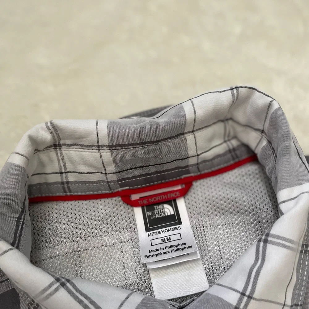 The North Face Button Up - Picture 6 of 9